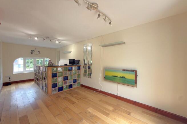 4 bed House for sale Image 7