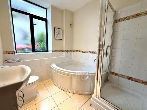 2 bed Apartment for sale Image 9