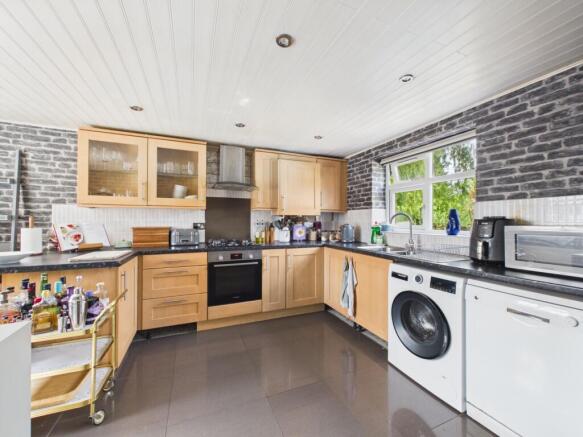 3 bed Semi-Detached for sale Image 8