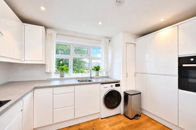 Broomhill Road, Woodford Green, IG8 photo 4