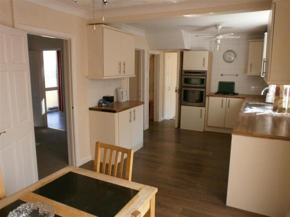 Kitchen / Diner4