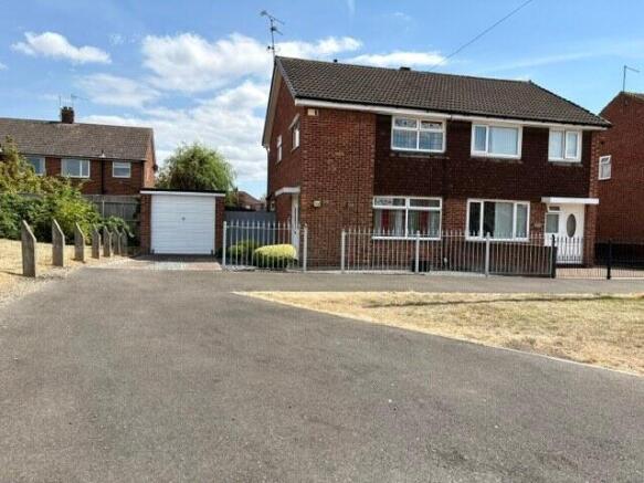 3 bed semi-detached house for sale Motherwell Clo