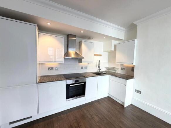 Kitchen (2).jpg