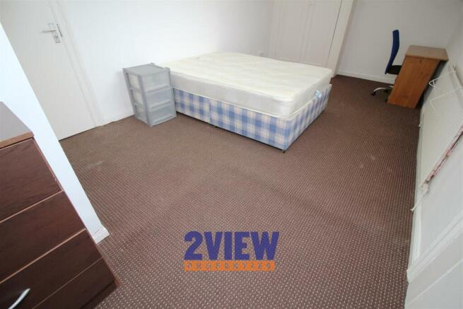 7 bed House to rent Image 8