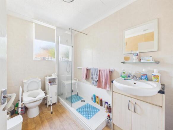 4 bed Block of Apartments for sale Image 6