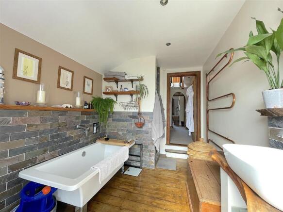Bathroom (2).jpeg