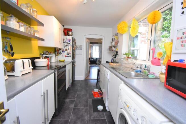 KITCHEN.JPG