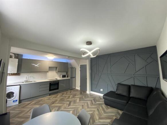 3eg.lounge2.JPG