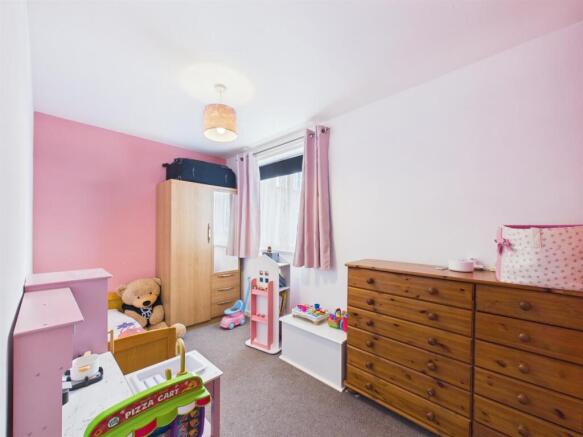 4 bed Semi-Detached for sale Image 7
