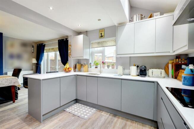 Kitchen_2.jpeg