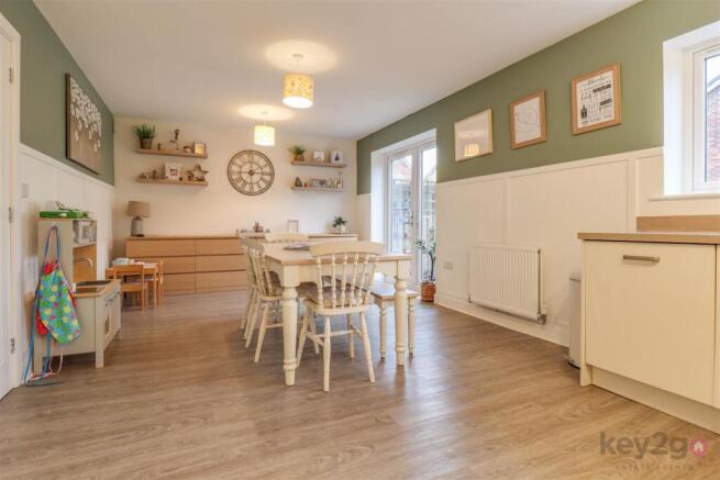 4 bed Detached for sale Image 5