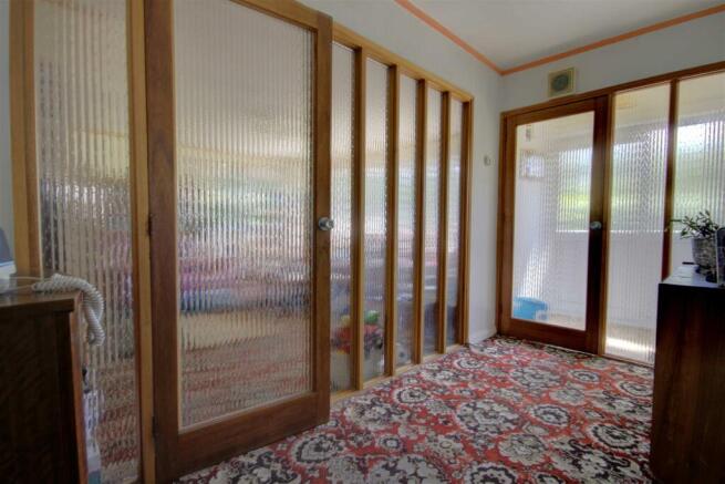 VESTIBULE & HALL