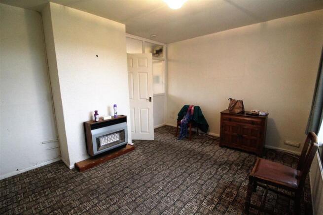Lounge 1.JPG