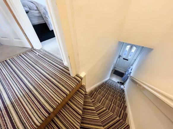 2 bed Terraced to rent Image 5