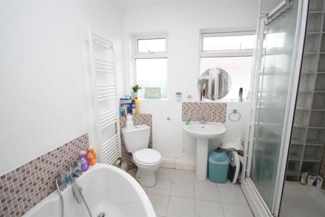 Family Bathroom.JPG