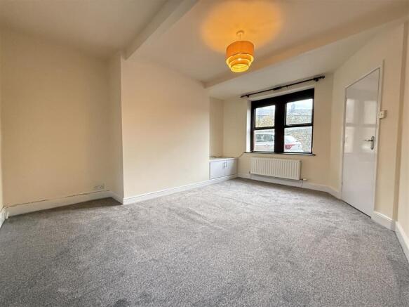 1 bed Terraced to rent Image 6