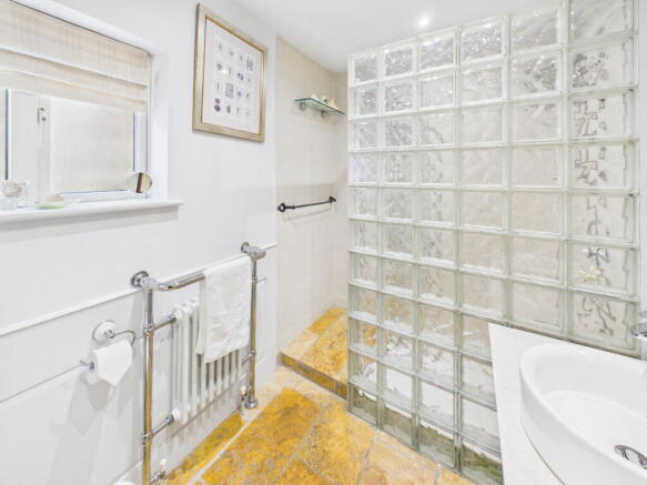 3 bed Terraced for sale Image 10