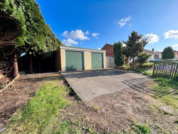 2 bed Semi-Detached Bungalow for sale Image 11