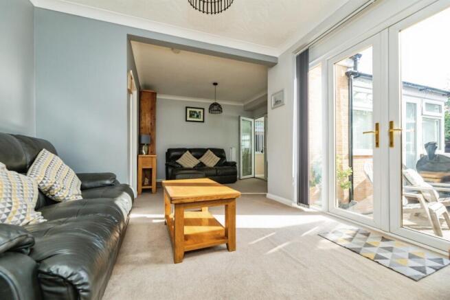 4 bed Detached for sale Image 11
