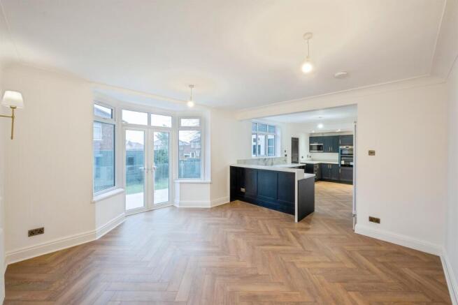 4 bed Semi-Detached for sale Image 7