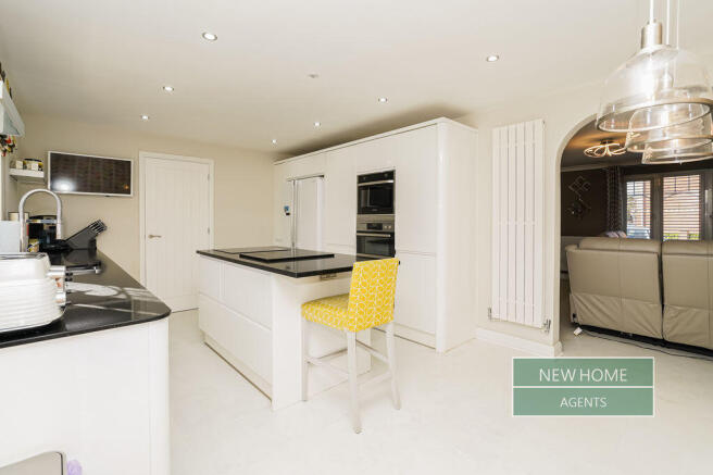 4 bed Detached for sale Image 6