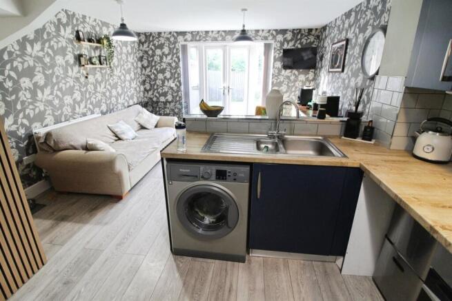 4 bed Terraced for sale Image 5