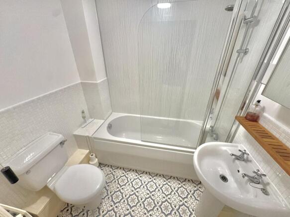 2 bed Ground Flat to rent Image 12