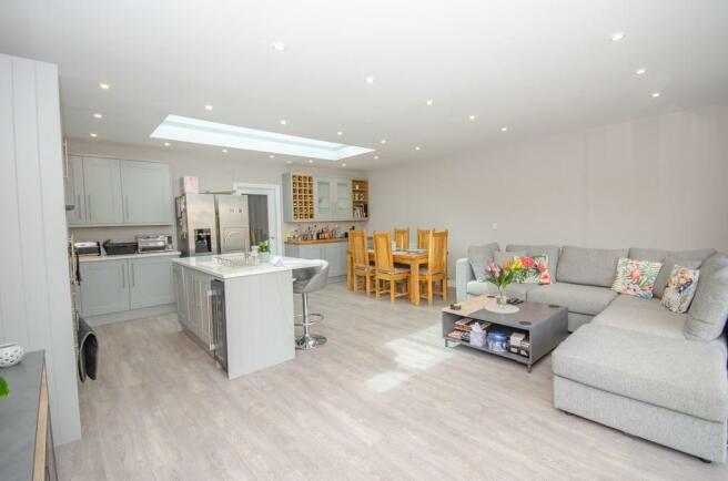 Kitchen-family room pic 3.jpg
