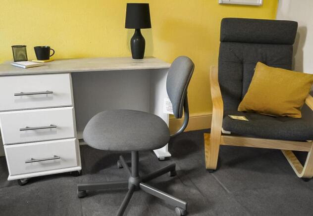 Room 5 - Desk 2.jpg