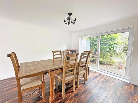 4 bed Detached for sale Image 10
