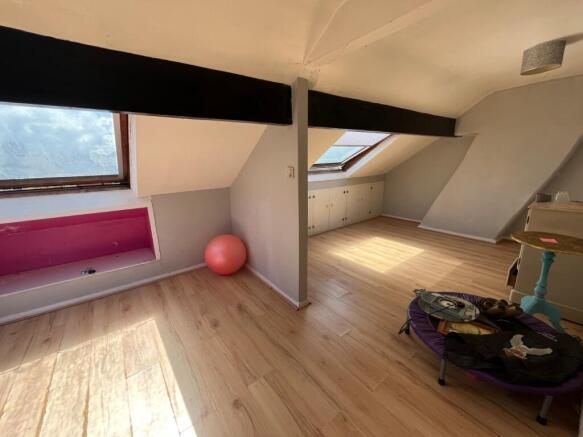 5 bed Terraced for sale Image 9