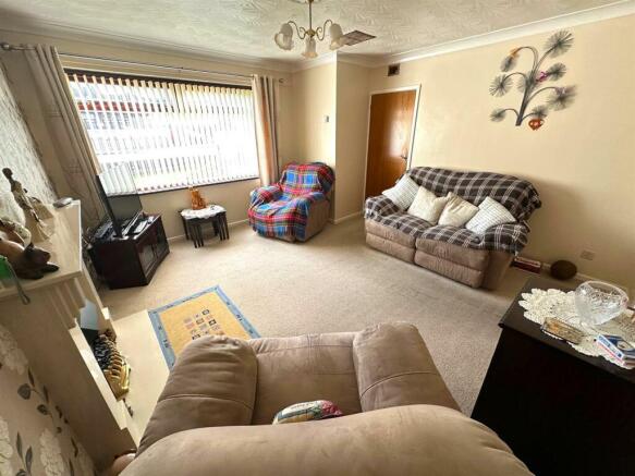 Lounge 2.jpg