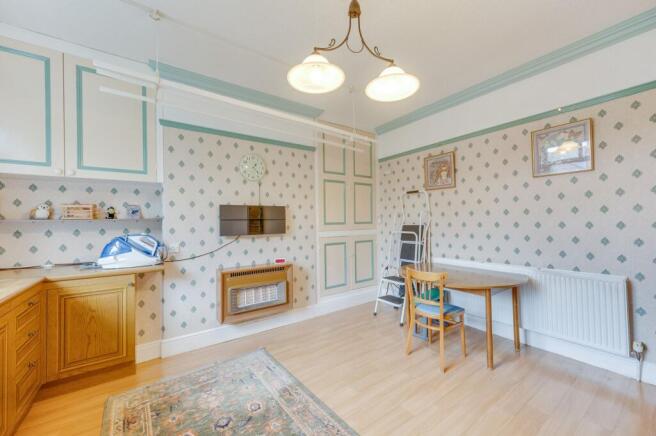 5 bed Semi-Detached for sale Image 8