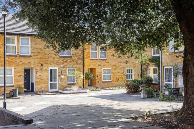 Holm Oak Close
