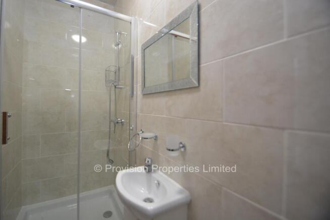 8 bed Semi-Detached to rent Image 10