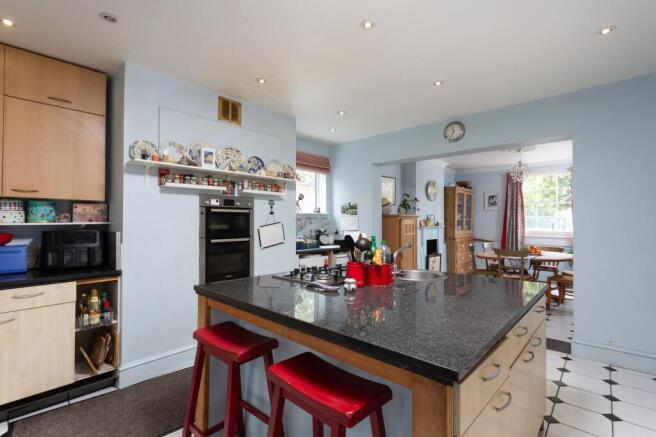5 bed Detached for sale Image 5