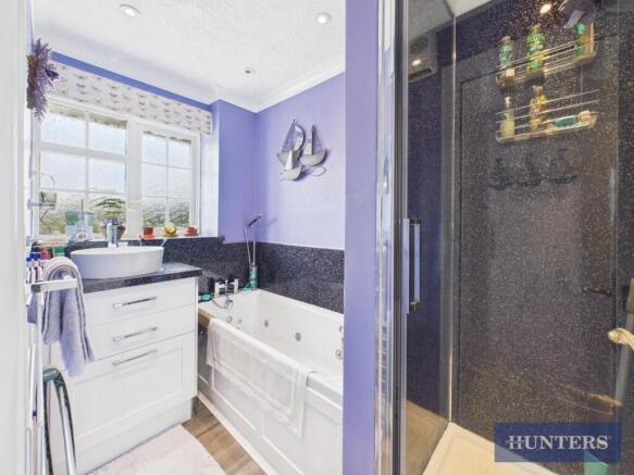 3 bed Flat for sale Image 11