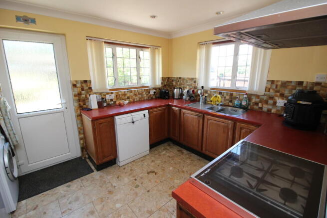 Tudor Avenue, Worcester Park KT4 photo 4