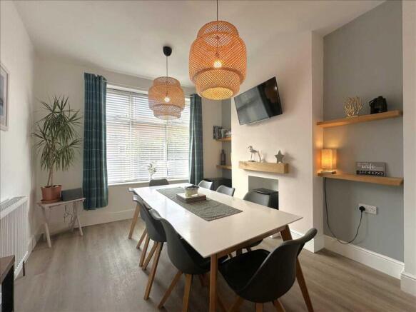 4 bed House for sale Image 4