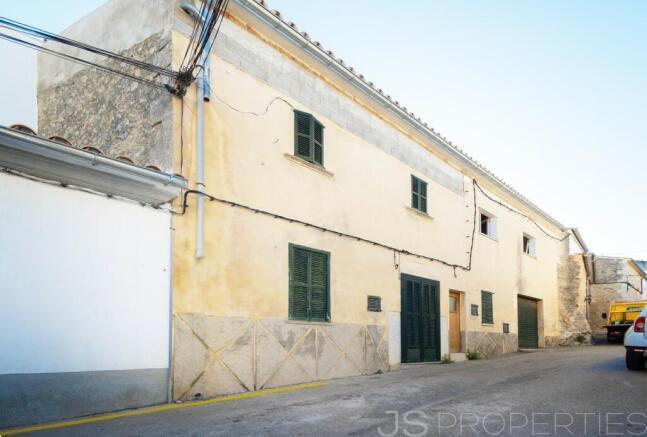 TOWNHOUSE IN CAMPANET WITH UNIQUE VIEWS