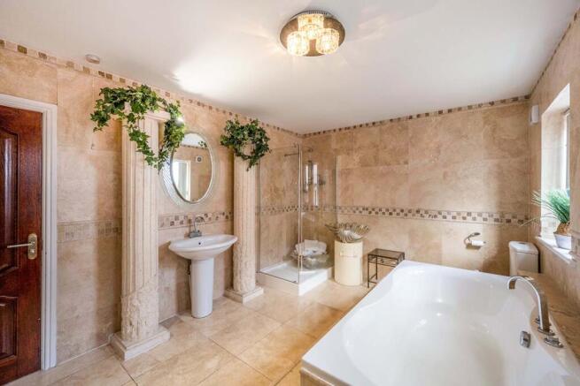 5 bed Detached for sale Image 7