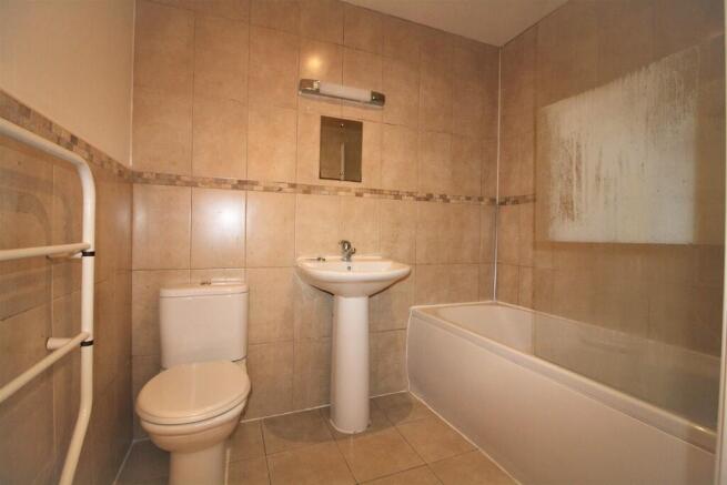 1 bed Apartment to rent Image 6