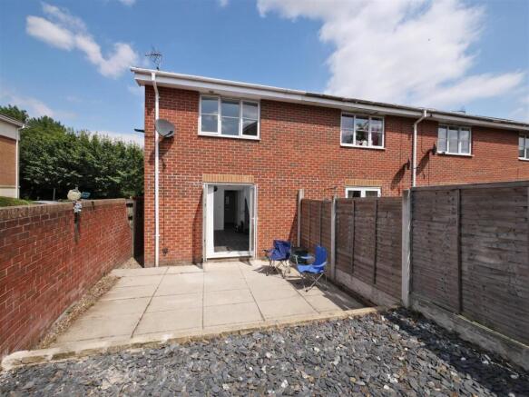 2 bed Town House to rent Image 10