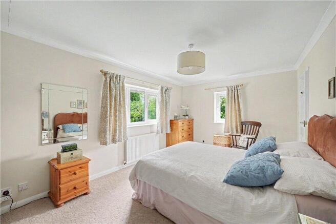 4 bed Detached for sale Image 11