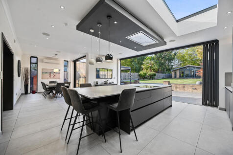 Whitchurch Gardens, Edgware, HA8