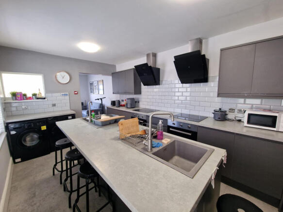 1 bed House Share to rent Image 5
