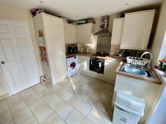 Icomb Close, Toothill, Swindon photo 3