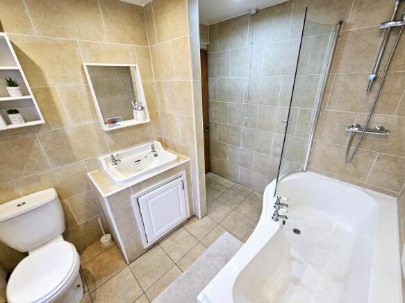 3 bed Terraced for sale Image 11