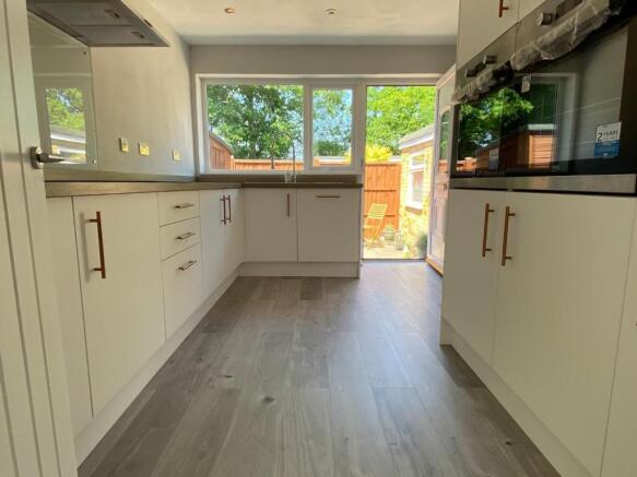 Fully Fitted Kitchen