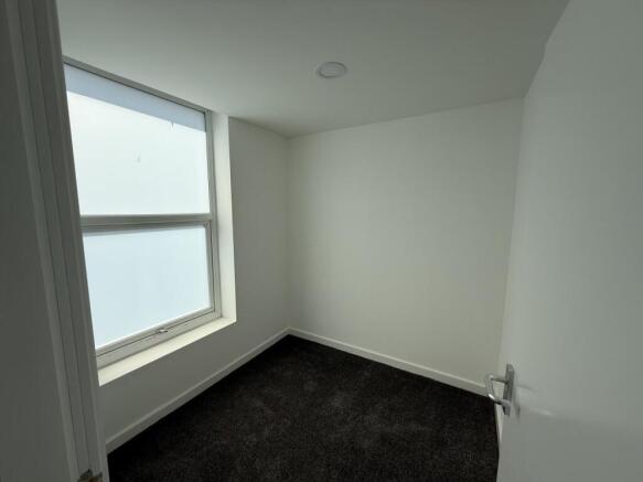 2 bed Apartment to rent Image 4